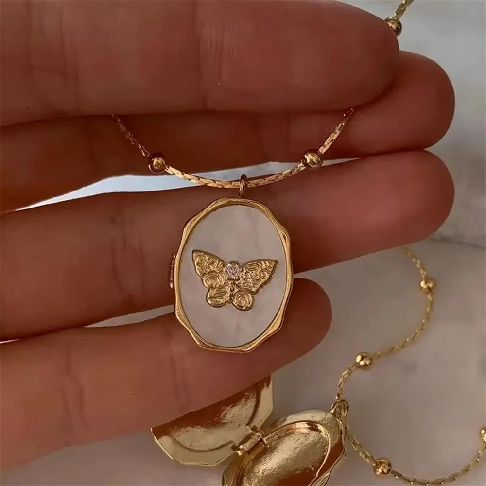 Collana creativa con ciondolo  - Butterfly Clasp Deployant recensione e prezzo