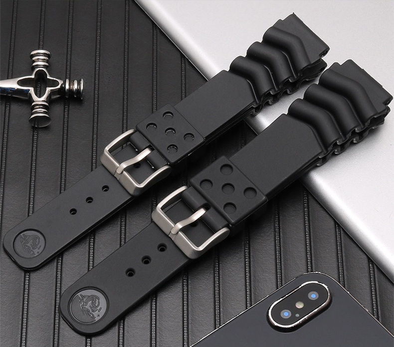 Cinturino sportivo in gomma si - Seiko Watch 5 Sports recensione e prezzo